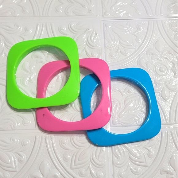Vintage 80s Neon Lucite Set of Three Round Square Bangle Bracelets - Picture 2 of 8